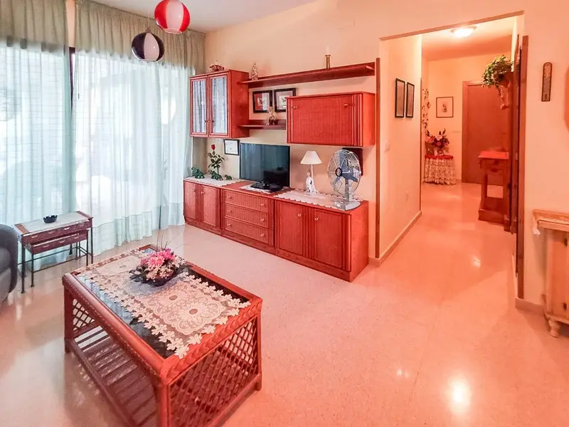 Apartamento en Cala de Benidorm con Piscina y Terraza Cerca de la Playa