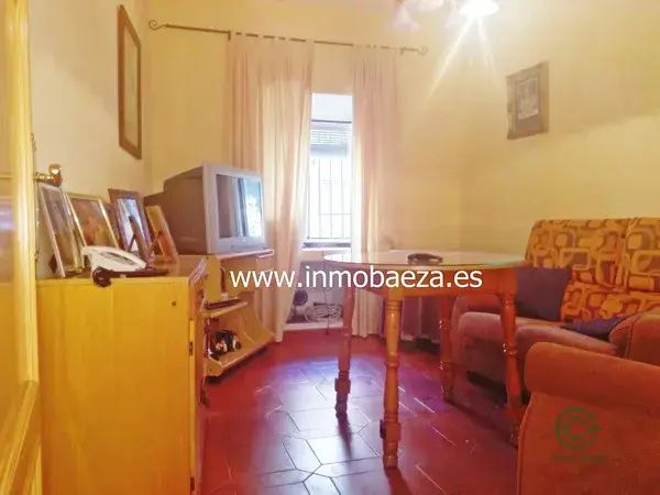 Casa en Jaen con Tejado de Palos y Patio Amplio