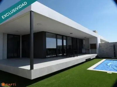 Impresionante Villa en Fortuna con Piscina y Sótano