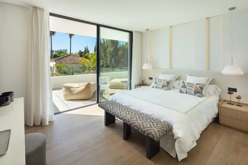 Villa de 5 dormitorios en Nueva Andalucía