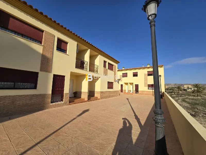 Venta Duplex Huercal Overa 5 Dormitorios 3 Baños Sótano