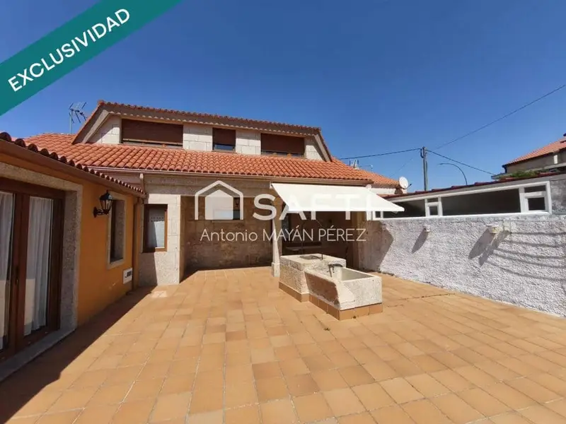 Chalet en Ribeira con Vistas al Mar