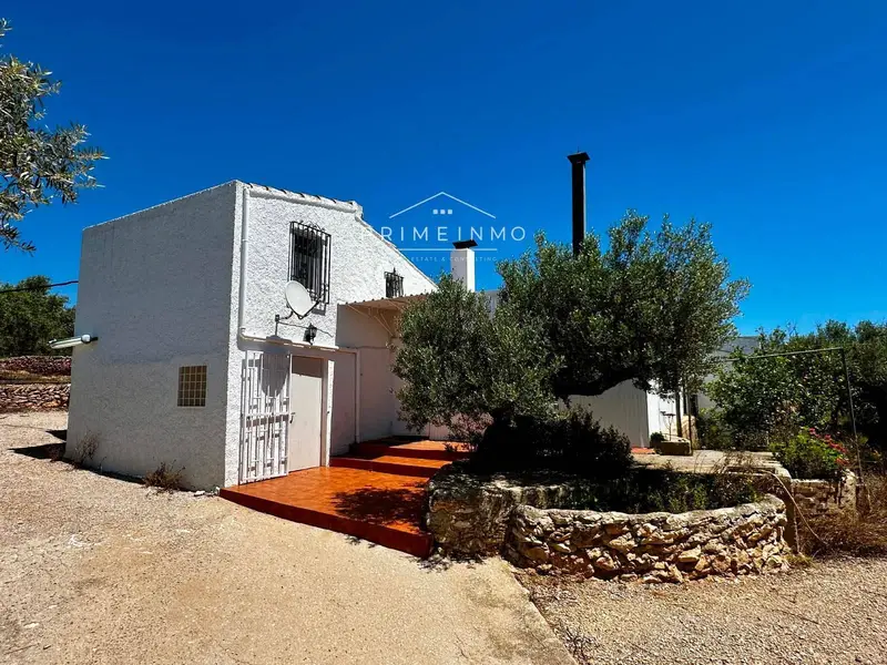 Chalet en venta en Tortosa con piscina y licencia turistica