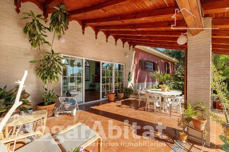 Chalet en Venta La Pobla de Vallbona 7 Dormitorios Piscina Garaje