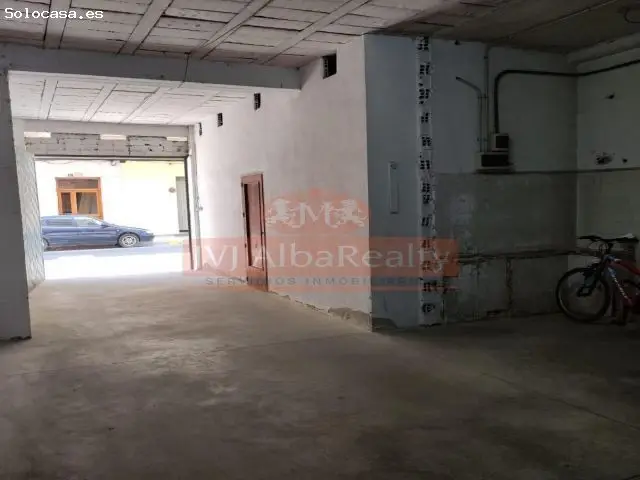 Local en Venta Ensanche Circunvalacion con Vado 210m2