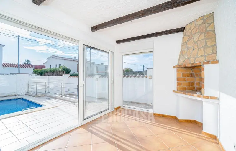 Chalet en Empuriabrava Planta Baja con Piscina