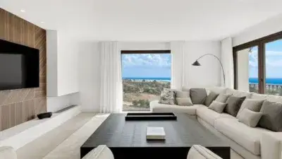 Chalet de Lujo en Venta con Vistas al Mar y Piscina Privada