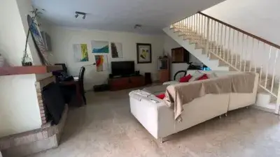 Adosado en Alquiler 3 Dormitorios 2 Baños Parking Privado