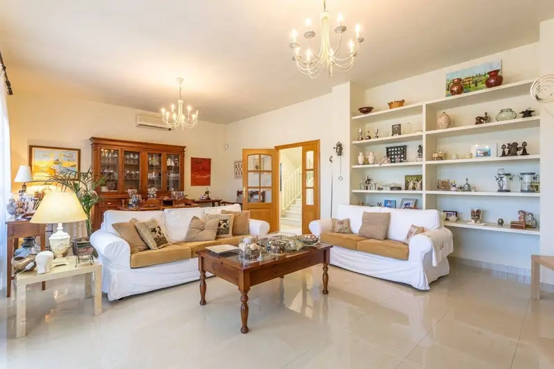 Chalet en Venta Aznalcázar Sevilla 4 Dormitorios Piscina Jardín