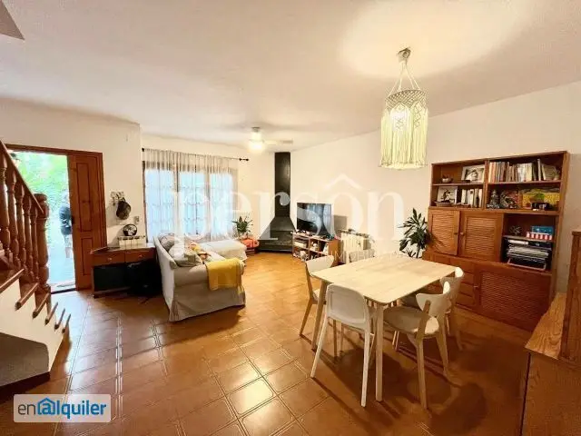 Chalet Adosado en Campolivar con Piscina y Terraza