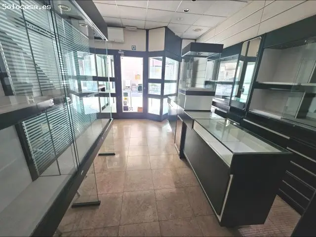 Local Comercial en Sant Celoni Centro: Ideal Joyería y Óptica