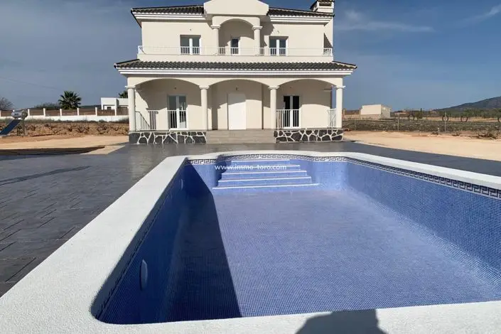 Villa 4 Dormitorios en Venta Pinoso Nueva Construccion