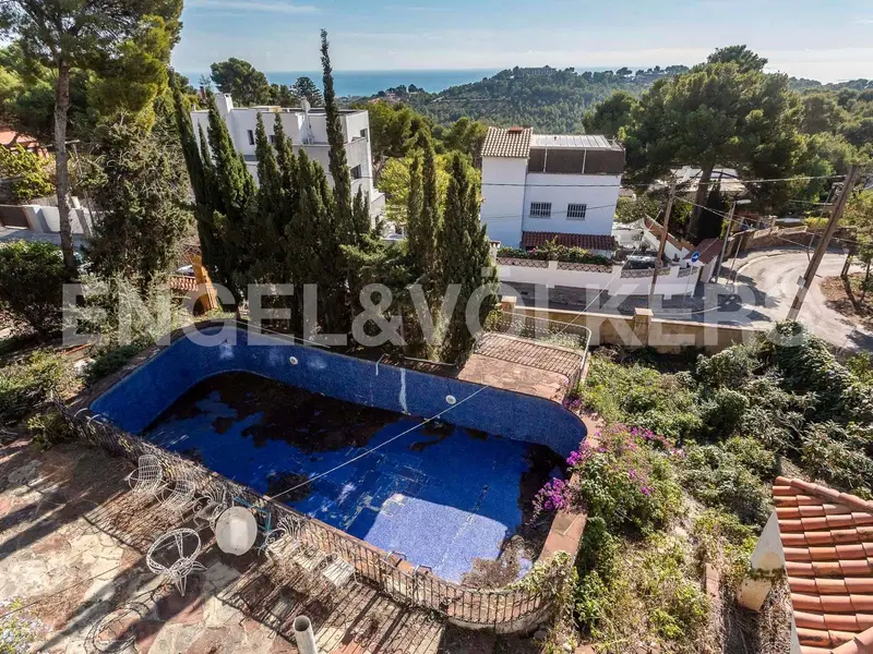 Parcela con Casa en Castelldefels Vistas al Mar Montemar