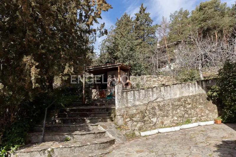 Finca Rural en Miraflores de la Sierra 700m2 con Piscina