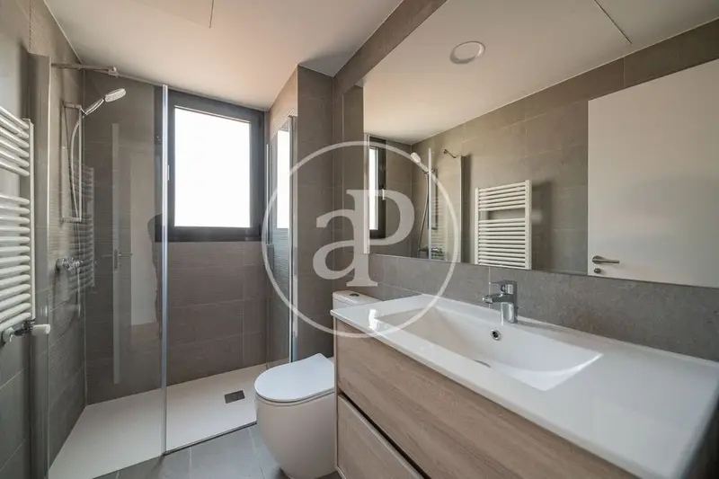 Atico en alquiler en Fuente del Berro 82m2 terraza 28m2