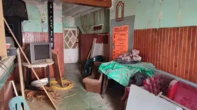Casa Adosada en Monreal del Campo con Local Comercial y Garaje