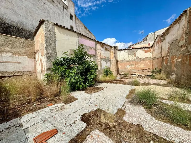 Solar en Venta en Convento Valdepe
ñas 154m2
