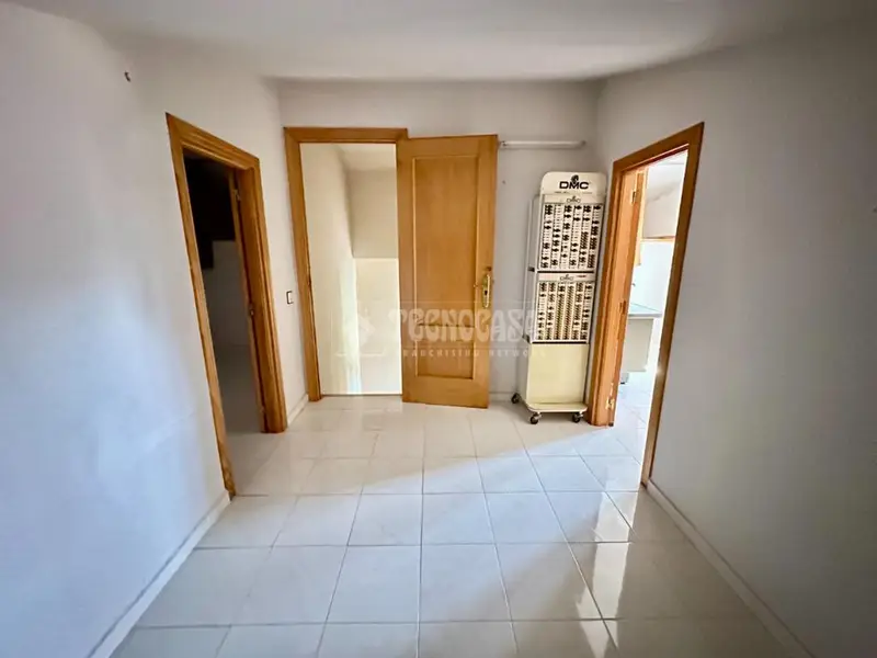 Chalet Independiente en Fontanar con Gran Parcela y Jardín