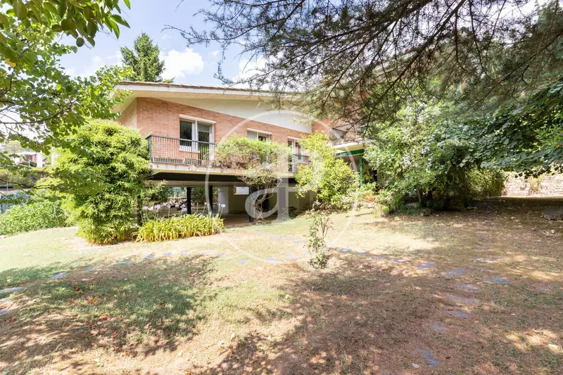 Casa en Bellaterra con Jardin y Vistas al Bosque