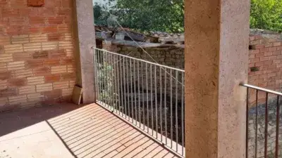 Casa Pareada en Vinaixa con Gran Parcela Ideal Inversores