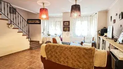 Casa Rustica en Albaida con Terraza y Amplios Espacios