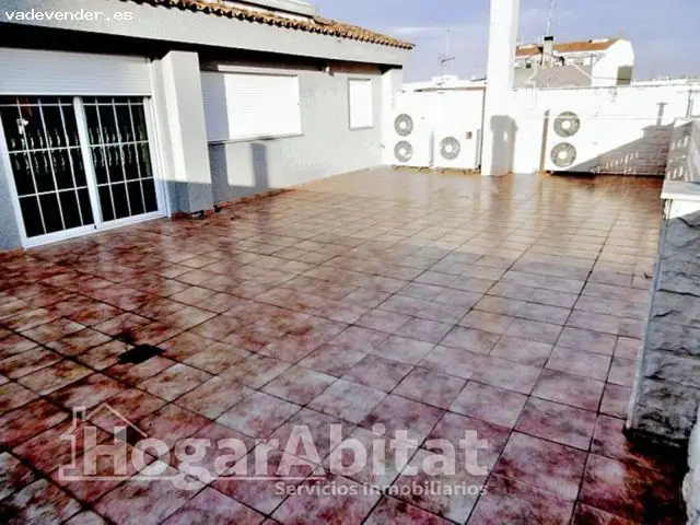 Casa con Ascensor y Piscina Privada en Valencia