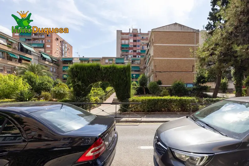 Piso en venta en Granada zona Cartuja 4 dormitorios garaje y trastero