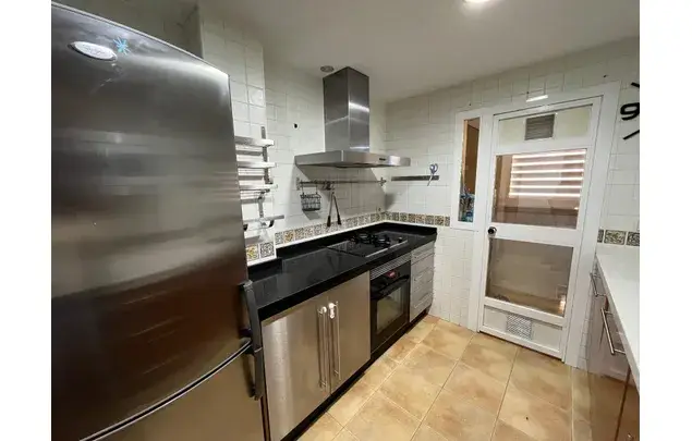 Apartamento 3 Dormitorios Cáceres 90m2