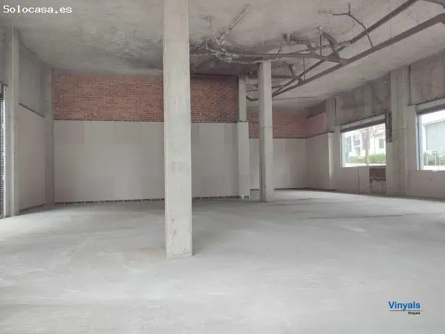 Local Comercial Esquinero 300m2 con Mucha Luz Natural