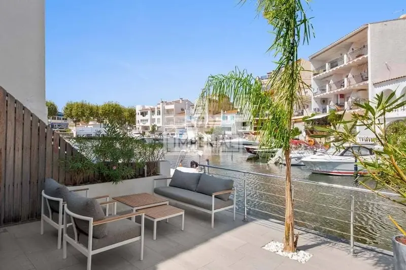 Casa en Venta Empuriabrava 3 Dormitorios Amarre Reformada