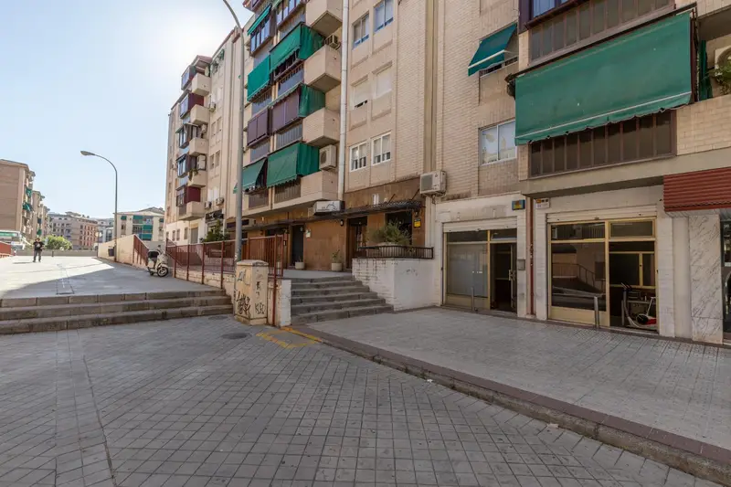 Venta Local Comercial con Trastero Avenida America Granada