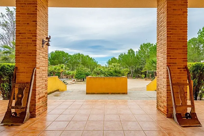 Chalet en Navarres Valencia con Jardin 5 Dormitorios Garaje