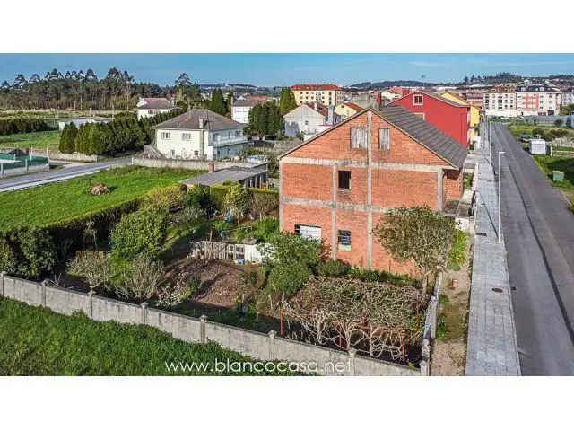 Casa en Construccion Laracha Centro 612m2 Solar Proyecto Licencia