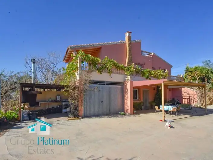 Villa de 3 Dormitorios en Venta en Urcál