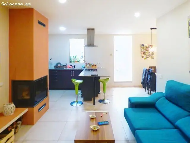 Planta Baja Con Encanto Y Gran Patio Y Chimenea En El Comedor. En El Centro De Manresa