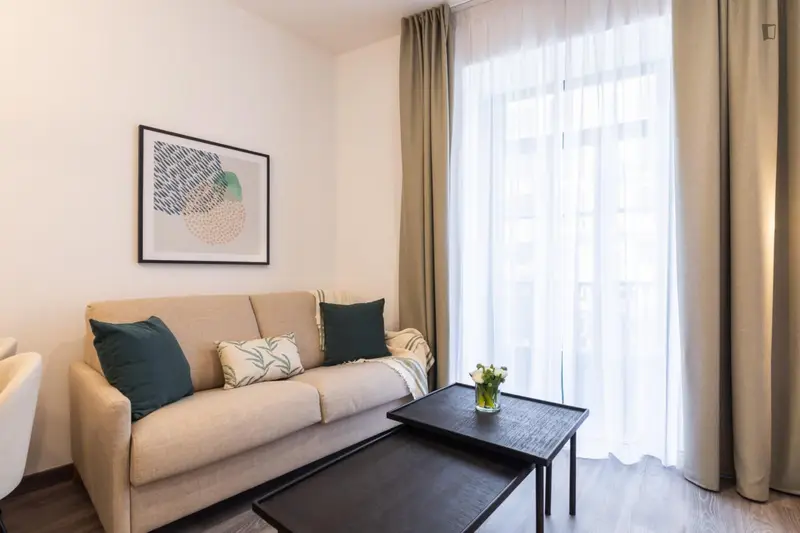 Estudio con Balcón y Vista a Plaza Central
