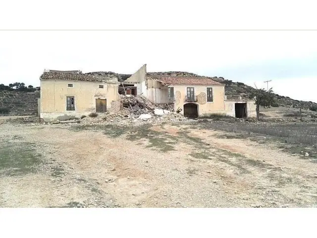 Finca Rustica 121 Hectareas Cerca Almansa