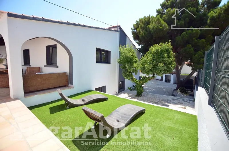 Chalet Reformado con Piscina y Terraza en Calpe