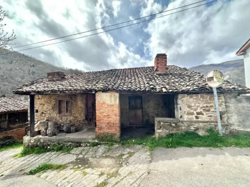 Chalet en Collanzo Asturias Casa de Piedra con Vistas Impresionantes