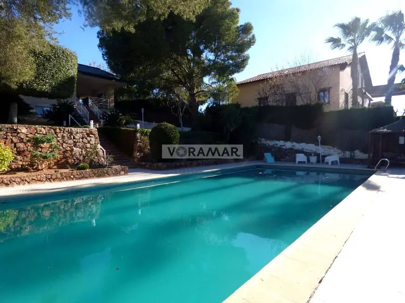 Chalet de Lujo en Alfinach 5 Dormitorios 6 Baños Jardin Piscina