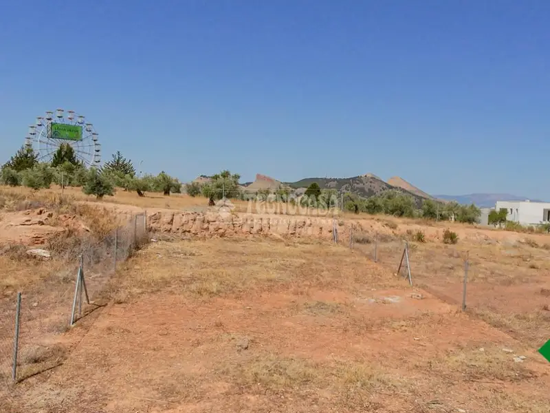 Solar Urbanizable en Loma Verde Albolote Proyecto de Construccion Incluido
