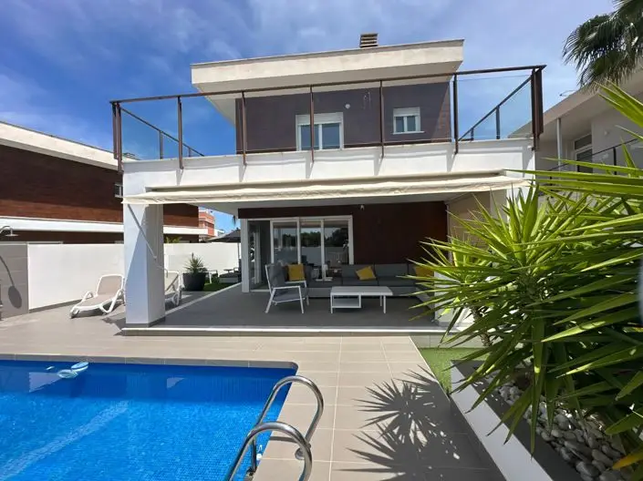 Villa 3 Dormitorios Venta España