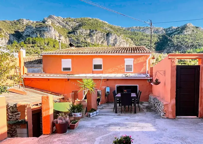 Casa de Pueblo 5 Dormitorios La Llosa de Camacho