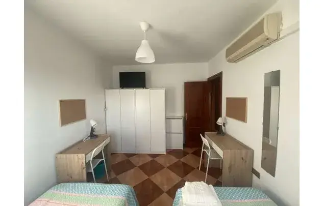 Habitaci
ón en alquiler en M
































álaga - Cruz del Humilladero