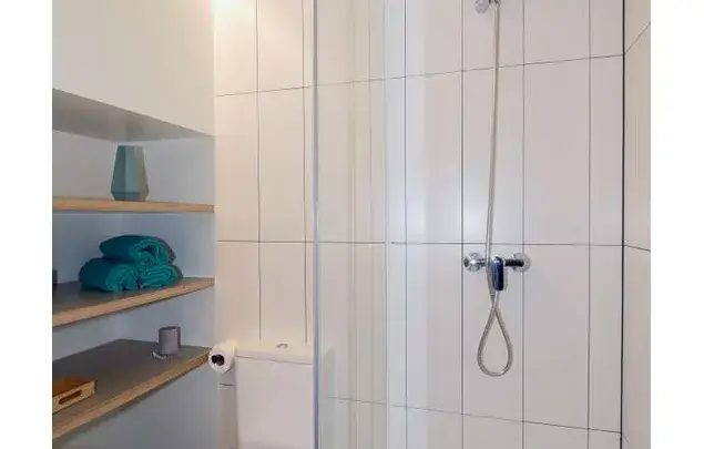 Estudio Costero en Barcelona: Elegante y Cerca de la Playa