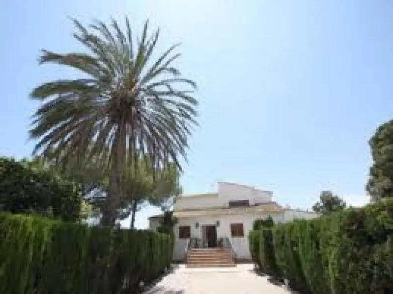 Villa de Lujo en Agost con Vistas Impresionantes