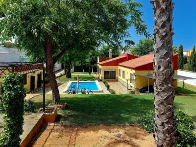 Chalet con Piscina y Pista de Tenis en Oramana