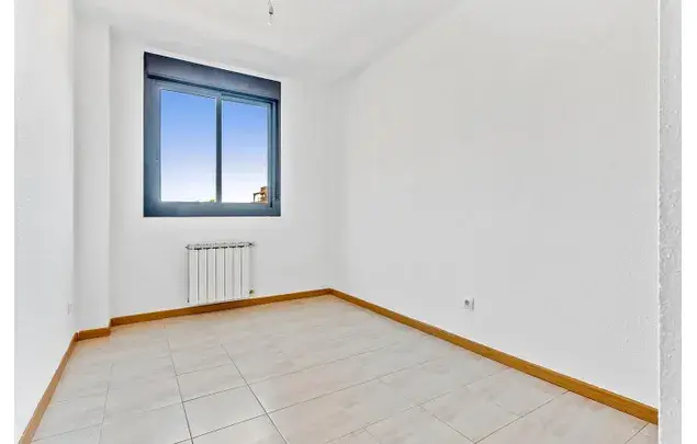 Rent 4 bedroom apartment of 158 m² in Leganés