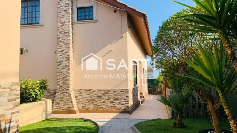 Chalet en venta en Areeiros Ribeira cerca de la playa