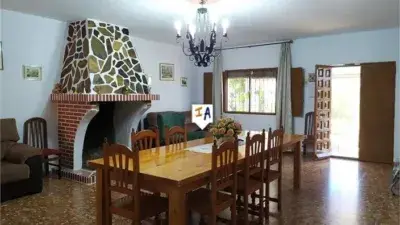 Chalet en Venta Montoro con Piscina y 4 Dormitorios